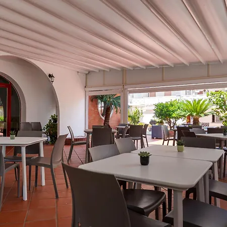 Alexander فندق 3*