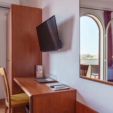 Alexander فندق 3*