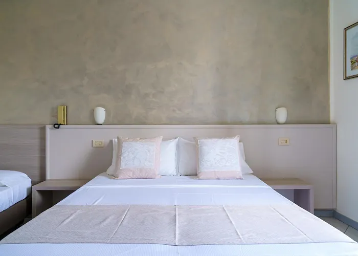 Alexander Отель 3*