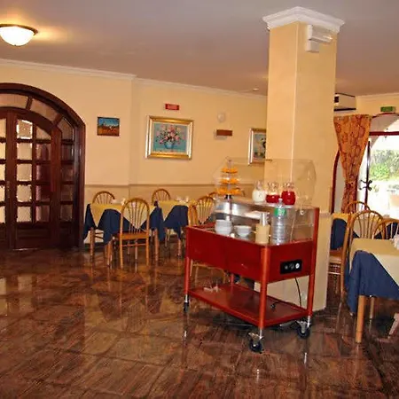 Alexander Hotel