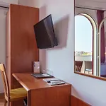 Alexander Hotel 3*