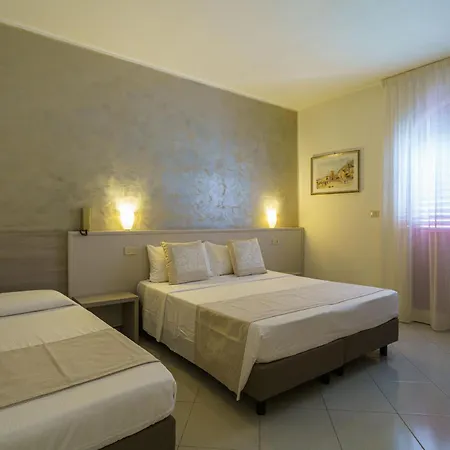 Отель Alexander 3*